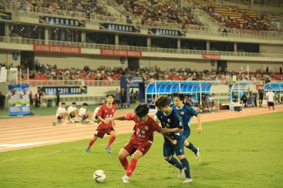 半岛体育-战队在比赛中掀起了一场热烈的角逐英文
